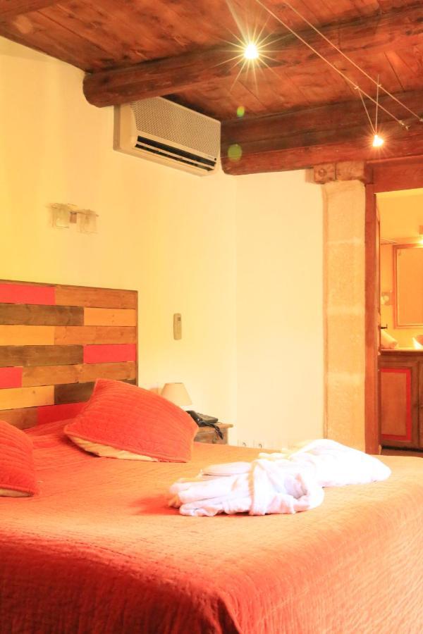 Le Castellas Hotel & Spa - Teritoria Collias Bagian luar foto