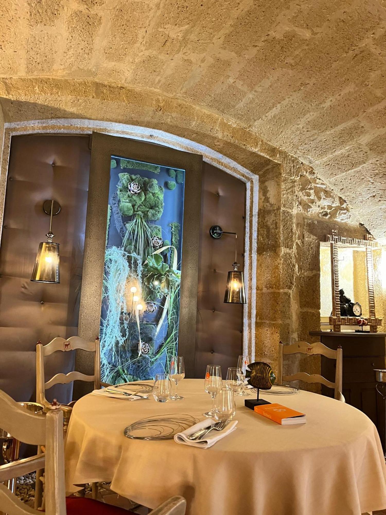 Le Castellas Hotel & Spa - Teritoria Collias Bagian luar foto